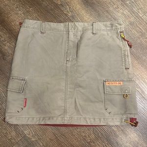 AMERICAN EAGLE vintage cargo skirt. Olive Green size 8